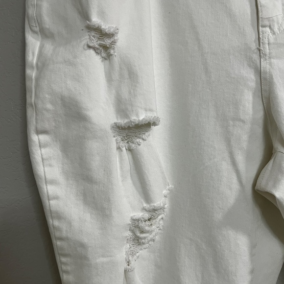 Terra & Sky White Distressed Crop Jeans - Picture 2 of 10